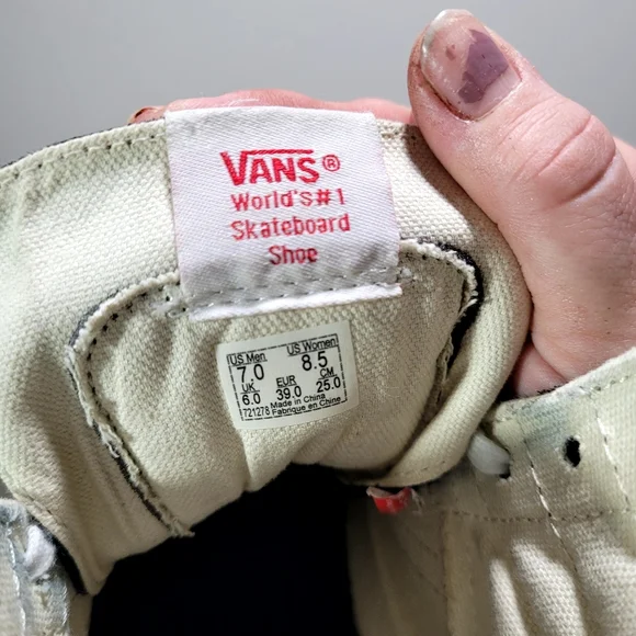 Vans Sk8-Hi sneakers in the classic Black/White color HIGH TOPS WMNS 8.5/MENS 7 - Picture 6 of 16